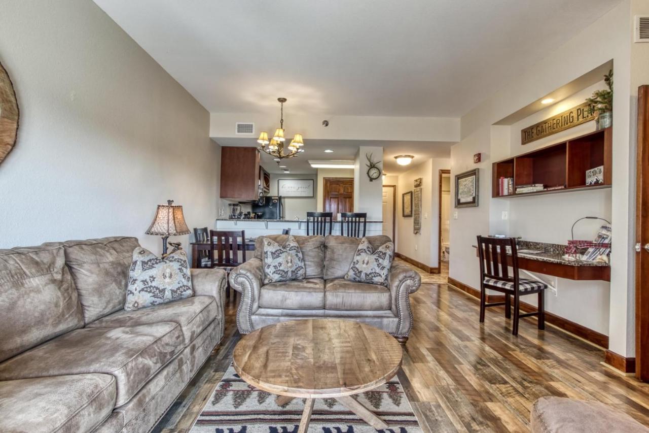 Gorgeous 2Bd 2Bth Condo With Mountain Views Pool Hot Tub Game Room Close To Parkway Pigeon Forge Esterno foto