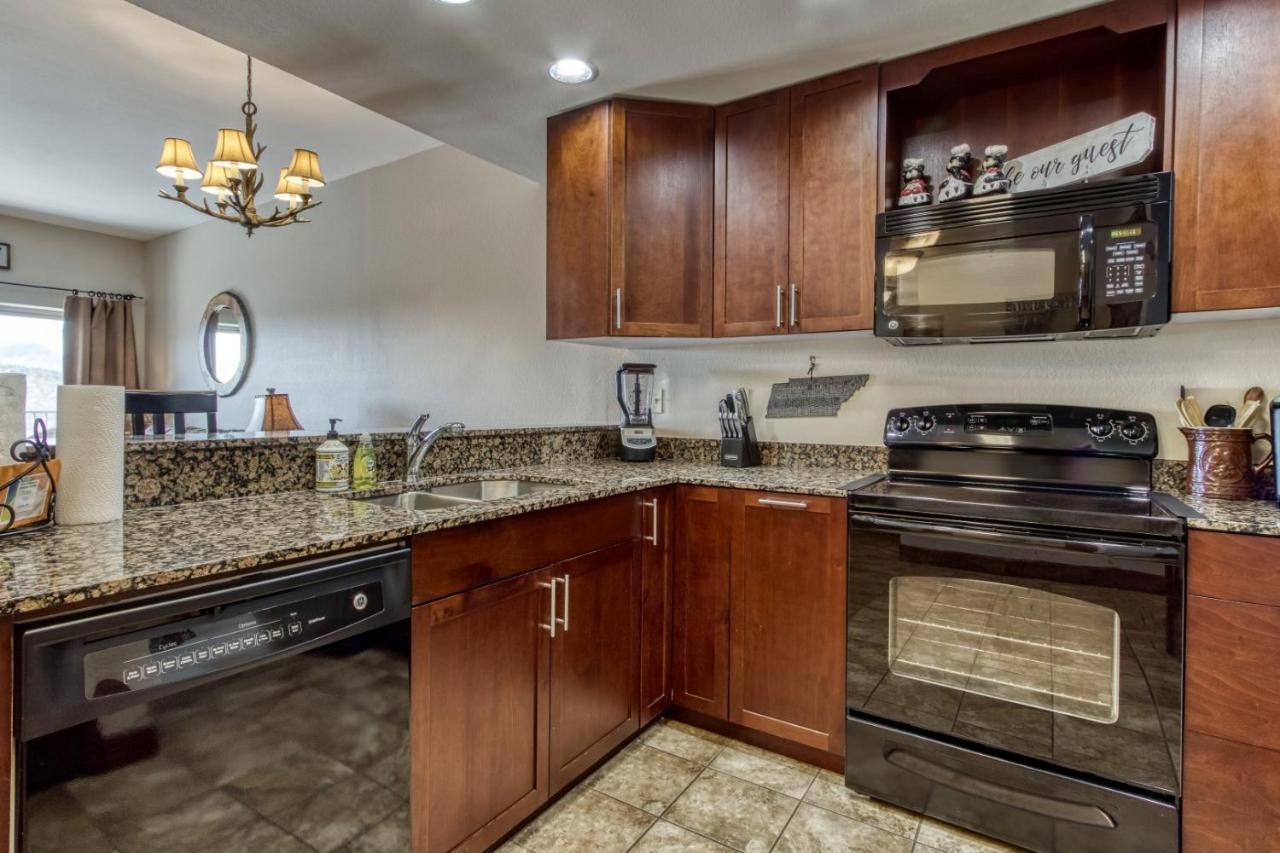 Gorgeous 2Bd 2Bth Condo With Mountain Views Pool Hot Tub Game Room Close To Parkway Pigeon Forge Esterno foto