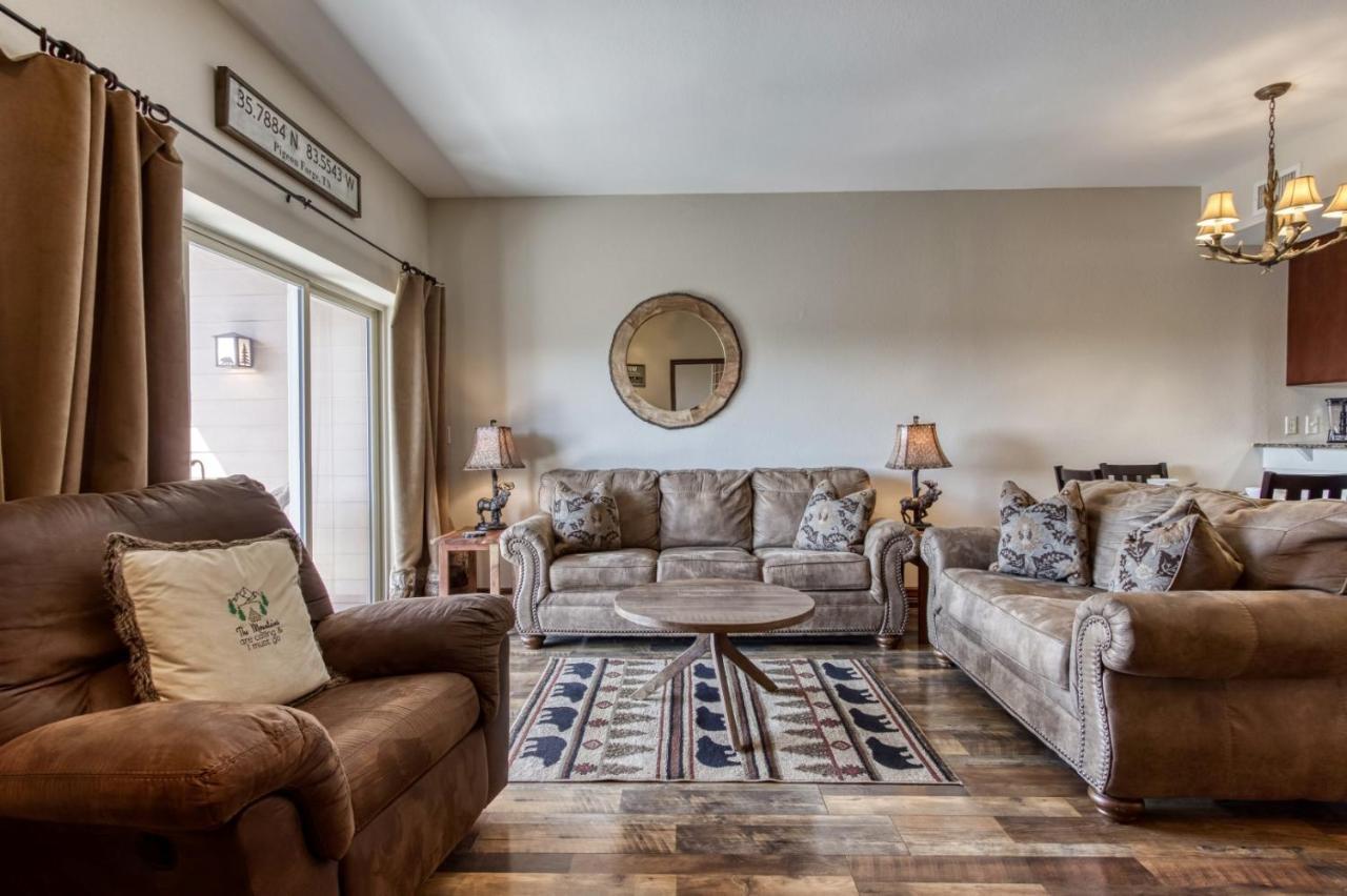 Gorgeous 2Bd 2Bth Condo With Mountain Views Pool Hot Tub Game Room Close To Parkway Pigeon Forge Esterno foto